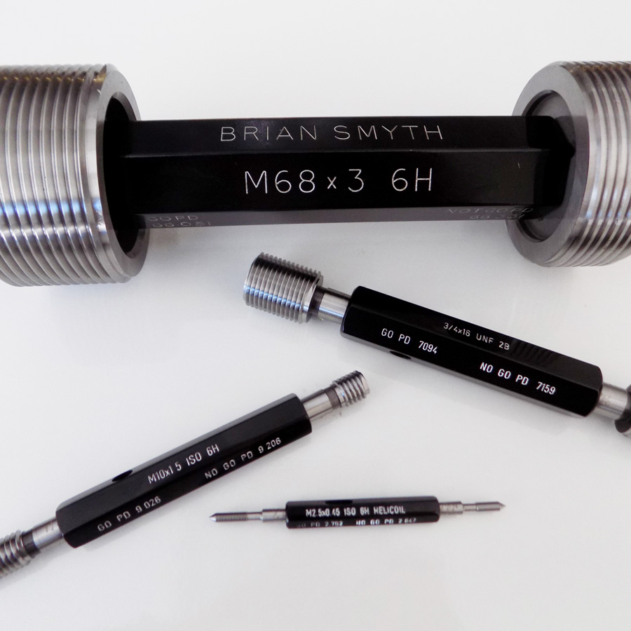 Plug gauges from Brian Smyth Company are manufactured to class 6H (Medium Fit) as standard and comprises a Go gauge member which checks the Major and Effective diameters are not undersize (maximum material condition), at the same time checking the pitch or flank features are to specification. The No Go gauge member checks the Effective diameter is not oversize (minimum material condition).